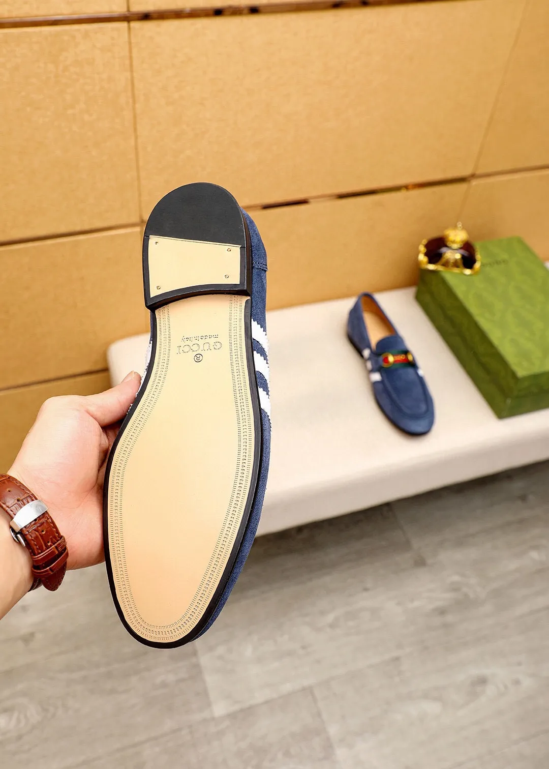 Men's shoes 💰480 💐 Product trademark: GUCCI "Gucci" casual leather shoes Regular size: 38-44 (45.46🉑️customized) Product materials: Selected imported first-layer frosted cowhide upper + classic hardware buckle, imported cowhide leather lining. Strong three-dimensional visual effect, original outsole Color: 4⃣️colors available